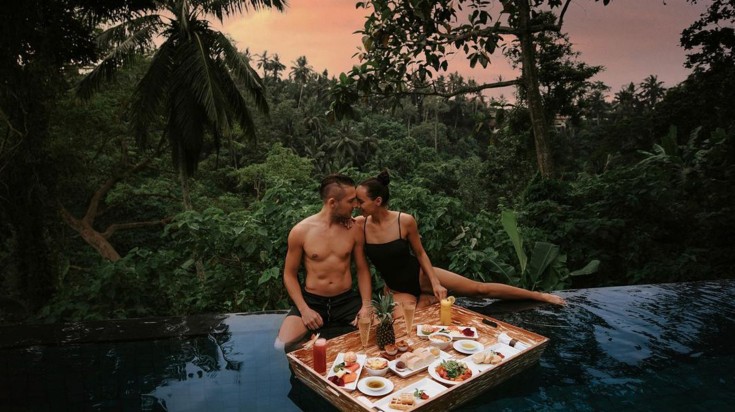 Justina and Vainuis with lush greenery at the background.