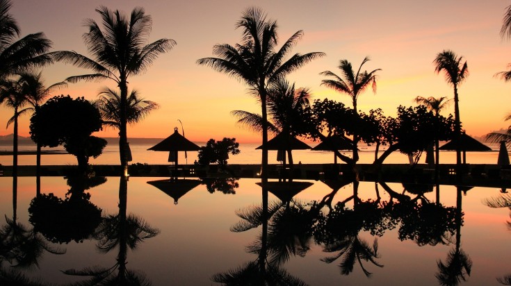 Be mesmerized with the beautiful sunset over the horizon in Bali