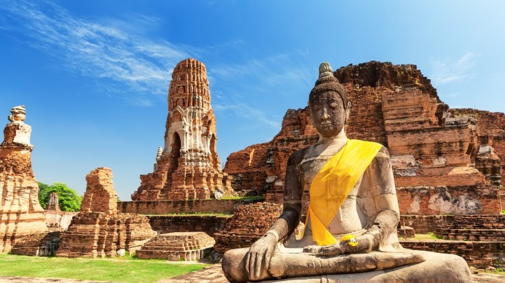 Visit the Buddhist temple complex in Ayutthaya.