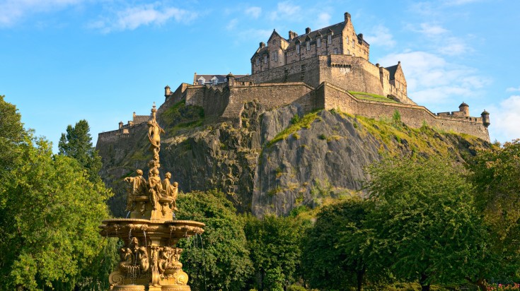 Explore the Edinburgh Castle and Ross Fountain in Scotland in April.