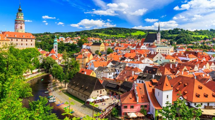 Cesky Krumlov, an UNESCO-listed town is one of the Czech Republic's finest medieval sites. The state castle of Cesky Krumlov