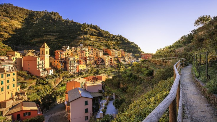 Hiking in Italy via Cinque terre trail is a breezy family-friendly hike. Hiking in Italy via Cinque terre trail