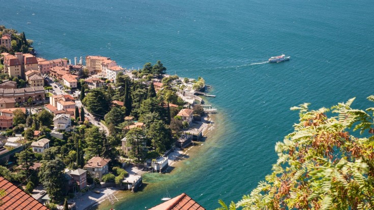 Explore the beautiful architecture that the island has to offer. Among various things to do in Italy, one should definitely pay a visit to the lake district of Italy.