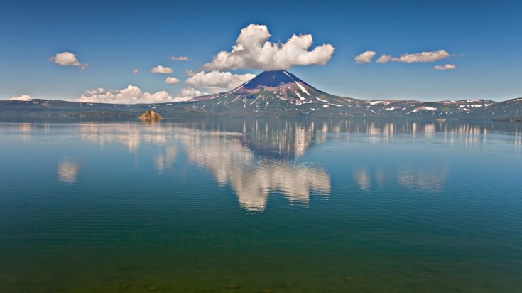 If you have a short Costa Rica itinerary, visit Lake Arenal for a short peaceful getaway. Costa Rica itinerary Lake Arenal
