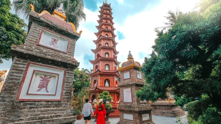 Couple exploring Tran Quoc Pagoda in Hanoi.
