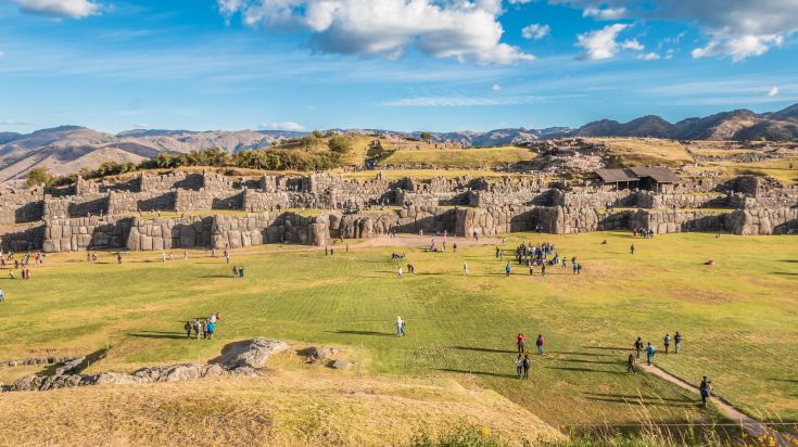 Visiting Sacsayhuaman is one of the things to do in Cusco.