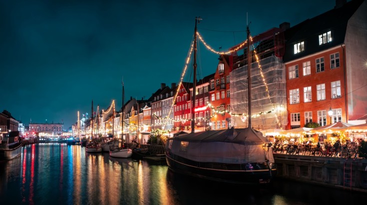 Decorative boats lined up in Nyhavn for the New Year's tour in January. Decrorative boats lined up in Nyhavn for the New Year's tour in Janaury.