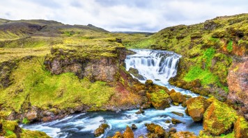 Skoga river waterfall in Fimmvorduhals trek