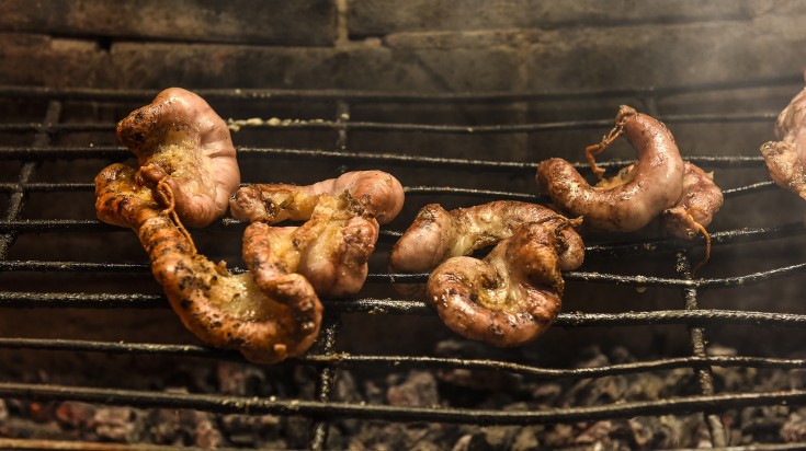 Cow bowels presented on a grill during Nacional del Lupulo festival.