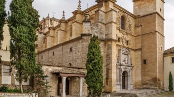 The historical center is another gem that borders the Albaicín neighborhood. Visitors will find many interesting buildings within the tightly wound streets. Saint Jerome in Granada