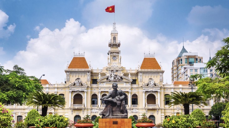 Ho Chi Minh City Hall, a must-visit on your Vietnam trip.