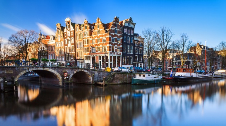 Beautiful image of the UNESCO world heritage canals the 'Brouwersgracht' en