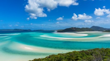 Visit Whitehaven beach on a honeymoon in Australia