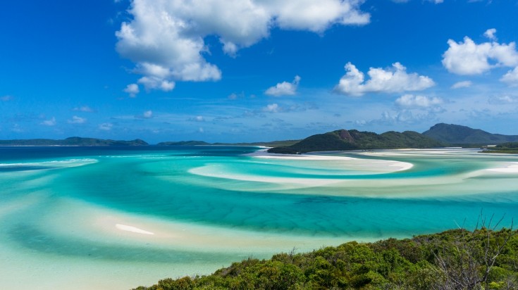 Visit Whitehaven beach on a honeymoon in Australia