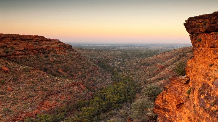 Kings Canyon consists of deep gorges and rock formations.