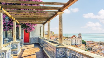 See rooftops covered with flowers in Lisbon during 5 days in Portugal.