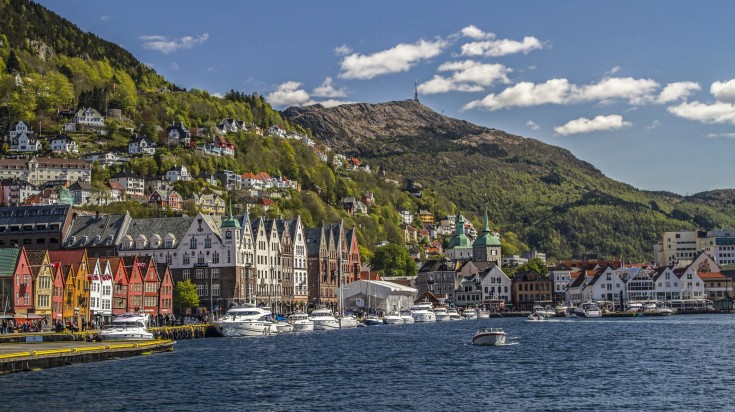 A stunning view of the city and Mount Floyen on a clear day in Norway.