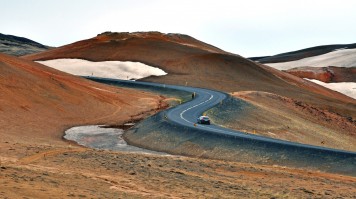 Rent a car in Iceland to move around at your own pace