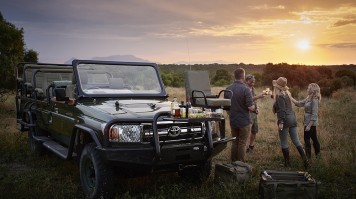 Sundowner during a luxury safari in Royal Malewane