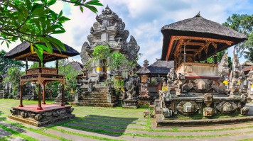 Enjoy a fun thing to do in Ubud by visiting the royal palace.