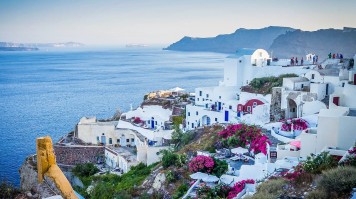 Santorini in Greece is one of the most romantic and picturesque destinations in Europe. If you adore sublime romantic sunsets, Santorini is a must-see destination