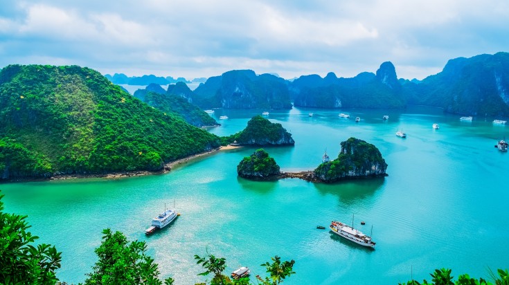 Scenic view of islands in Halong Bay