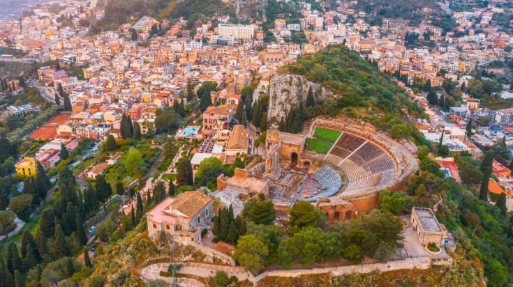 When you're a family trip to Italy, it is a must you visit Taormina.