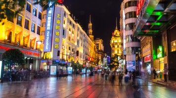 If there’s one place you must head to for an authentic Shanghaian shopping experience, Nanjing Road— the Chinese equivalent of New York's fifth avenue is definitely your place! The neon lights in Nanjing road makes it one of Shanghai's top attractions