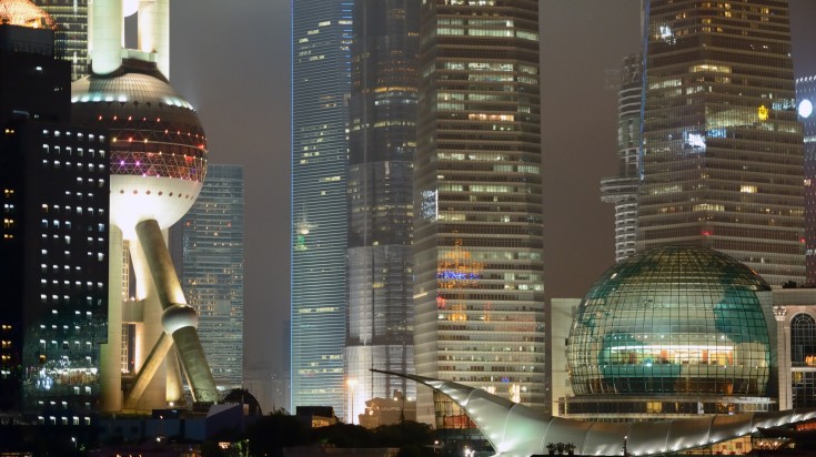 The revolving restaurant with a glass-floored deck which replicates a space module is indeed a memorable experience to feast on Shanghainese delicacies like soup dumplings, hotpots and hand-stretched noodles while enjoying the spectacular views of the city. A must-visit Shanghai attraction, this iconic tower boasts a unique design