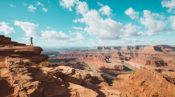 A hiker in the rocky landscape at the Grand Canyon in USA