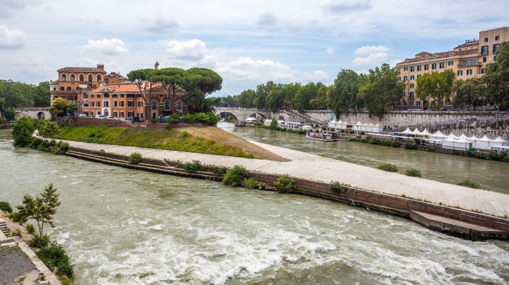 The tiber island in the south bend of Tiber river is 270 long in length.