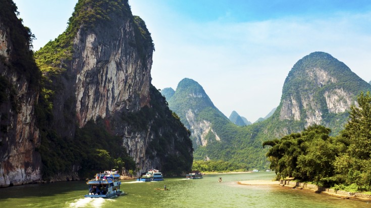 Motorized boats taking tourists around the Li River