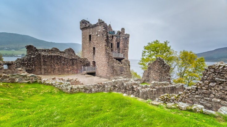 Visit Urquhart Castle and the green surroundings during 7 days in Scotland.