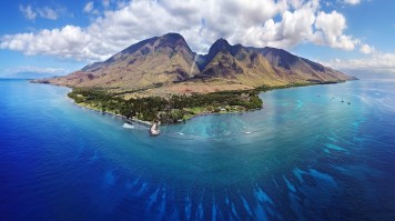 Blue skies and blue waters surround the tranquil beach of Maui in USA