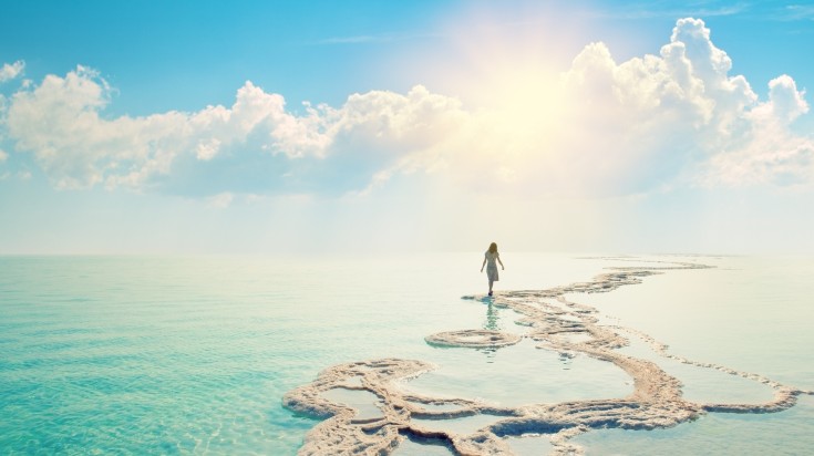 Sun shinning in the Dead sea in Jordan