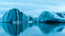 Jokulsarlon Lagoon a large glacial lake in southeast Iceland, on the edge of Vatnajökull National Park. Stunning view of Jokulsarlon Glacier Lagoon