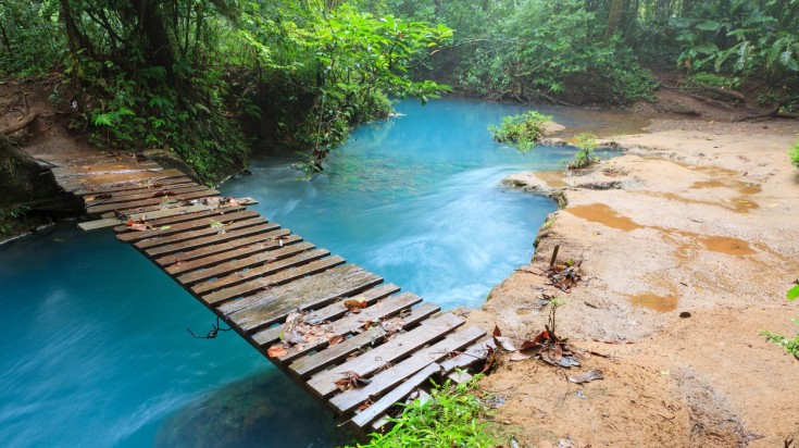 Rio Celeste has many viewpoints.