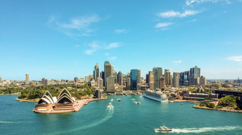 Sydney Opera House with ferries in the foreground
