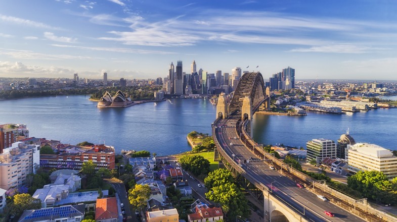 Spend 3 weeks in Australia and experience Sydney, the Sydney Harbor and other attractions