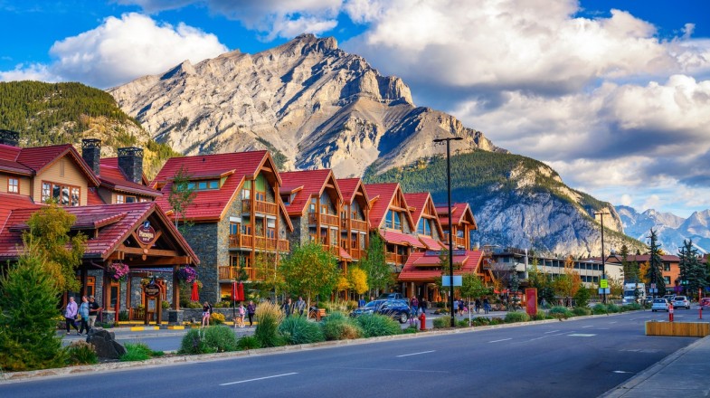 Canada in June: Weather, Sunny Days and More!