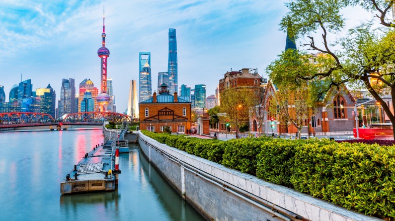 See colonial buildings, Shanghai Pudong and Huangpu River while spending one week in China.