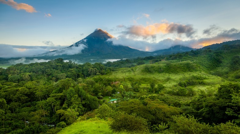 Costa Rica in May: Rainy Weather, Lush Greenery & Tips