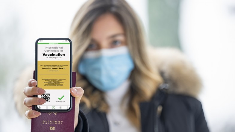 A person showing the status of vaccination on her mobile device.