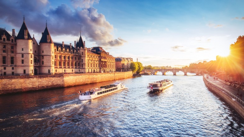 France in April: Weather, Tips and More