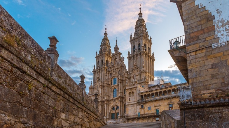 best escorted tours to spain