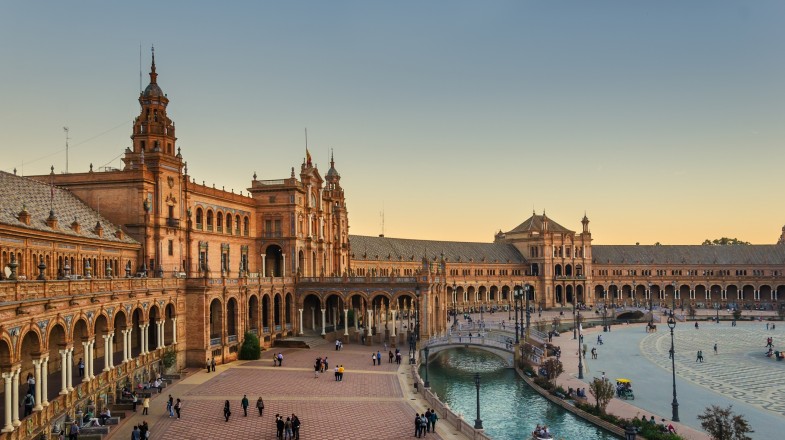 Plaza Mayor de Sevilla al atardecer, Spain in May