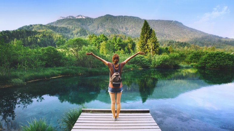 Traveling Alone: 19 Tips to Meet People When Going Solo