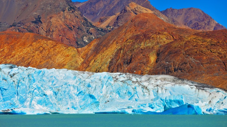 Viedma Glacier holds the title of the largest glacier in Argentina. At an area of 977 km², the glacier dominates the ice field of Southern Patagonia.